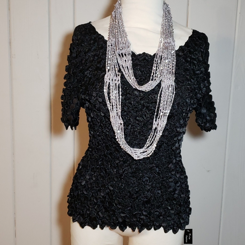 Never worn super stretchy top w/ accessory